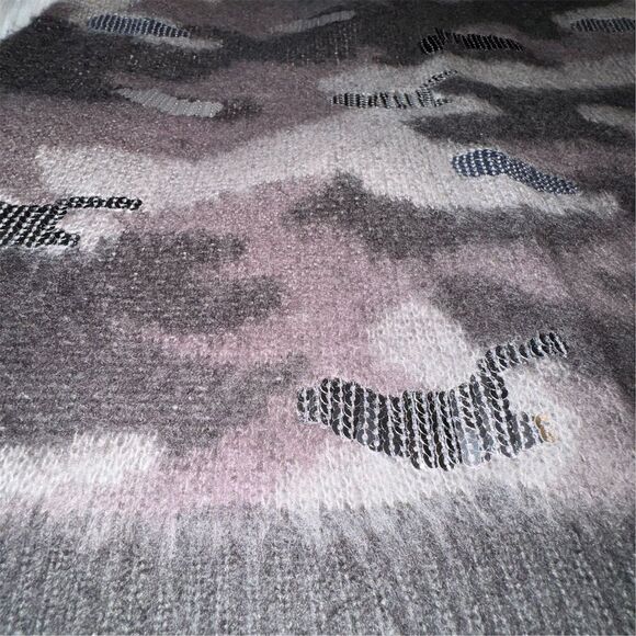 LOGO Lavish Lori Goldstein Womens Gray Camo V-Neck Sweater Sequin Accents Size S - Picture 10 of 13